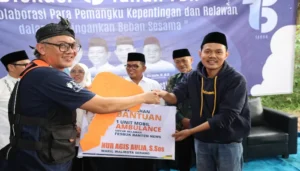 Wakil Walikota Serang Nur Agis Aulia menyumbangkan gaji pokoknya untuk membeli Ambulance Relawan FBn. (Banten TV)