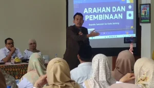 Nur Agis Aulia memberikan pembinaan kepada kepala sekolah dan guru sekolah dasar negeri se Kota Serang (Banten TV)